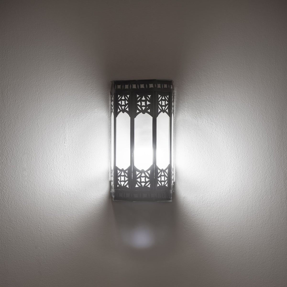 aplique marroquí de forja y cristal Bism