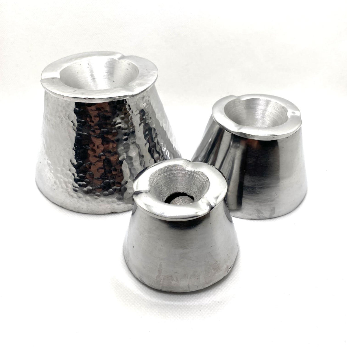 Cenicero marroquí cónico plateado de metal