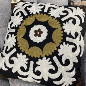 Funda de cojín árabe floral blanco y negro MK12