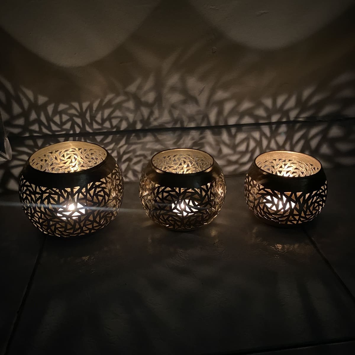 Conjunto de 3 castiçais de cobre árabe
