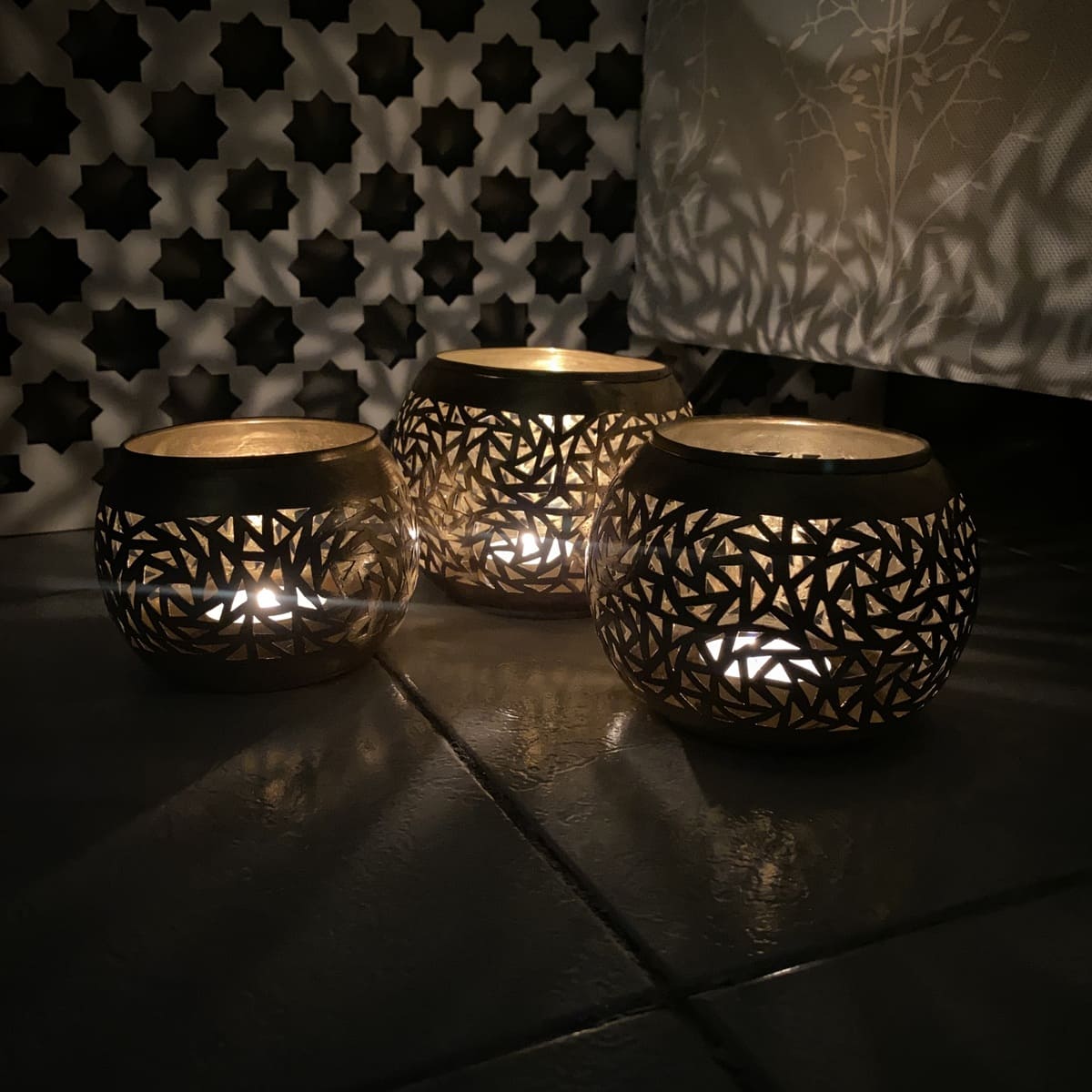 Conjunto de 3 castiçais de cobre árabe
