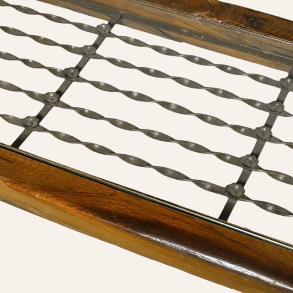 mesa árabe rústica madera y hierro detalle