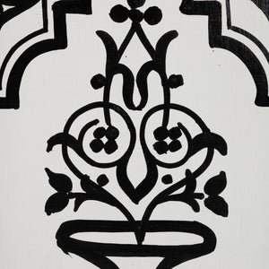 Mesita de noche árabe blanca y negra pintada a mano