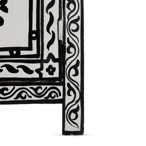 Mesita de noche árabe blanca y negra pintada a mano